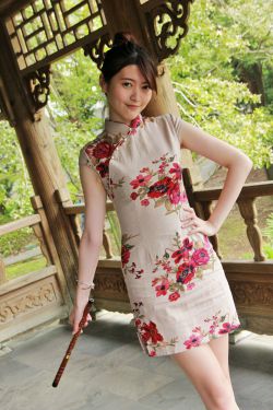 裸露双乳挤奶无遮掩裸体私房视频